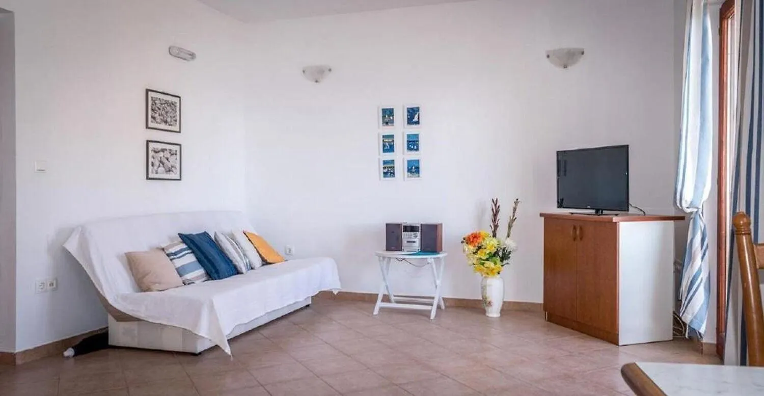 Apartments Brane - 100M From The Beach Trogir 0*,